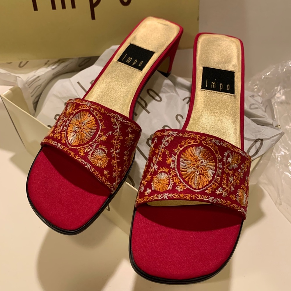 WOMEN’S IMPO EMBROIDERED RED MULE SHOES.